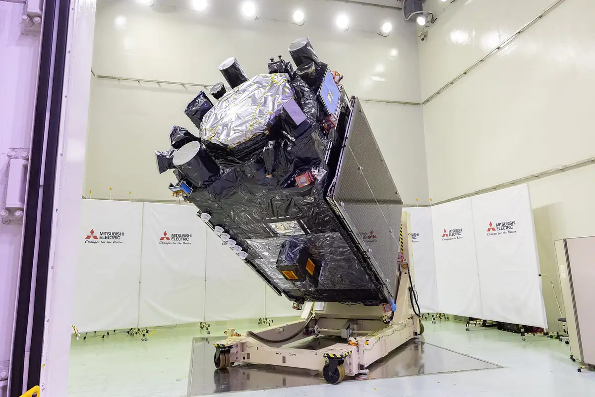 打ち上げ前に公開された準天頂衛星「みちびき7号機」の機体。H3ロケット9号機はこれを軌道へ運んだ。